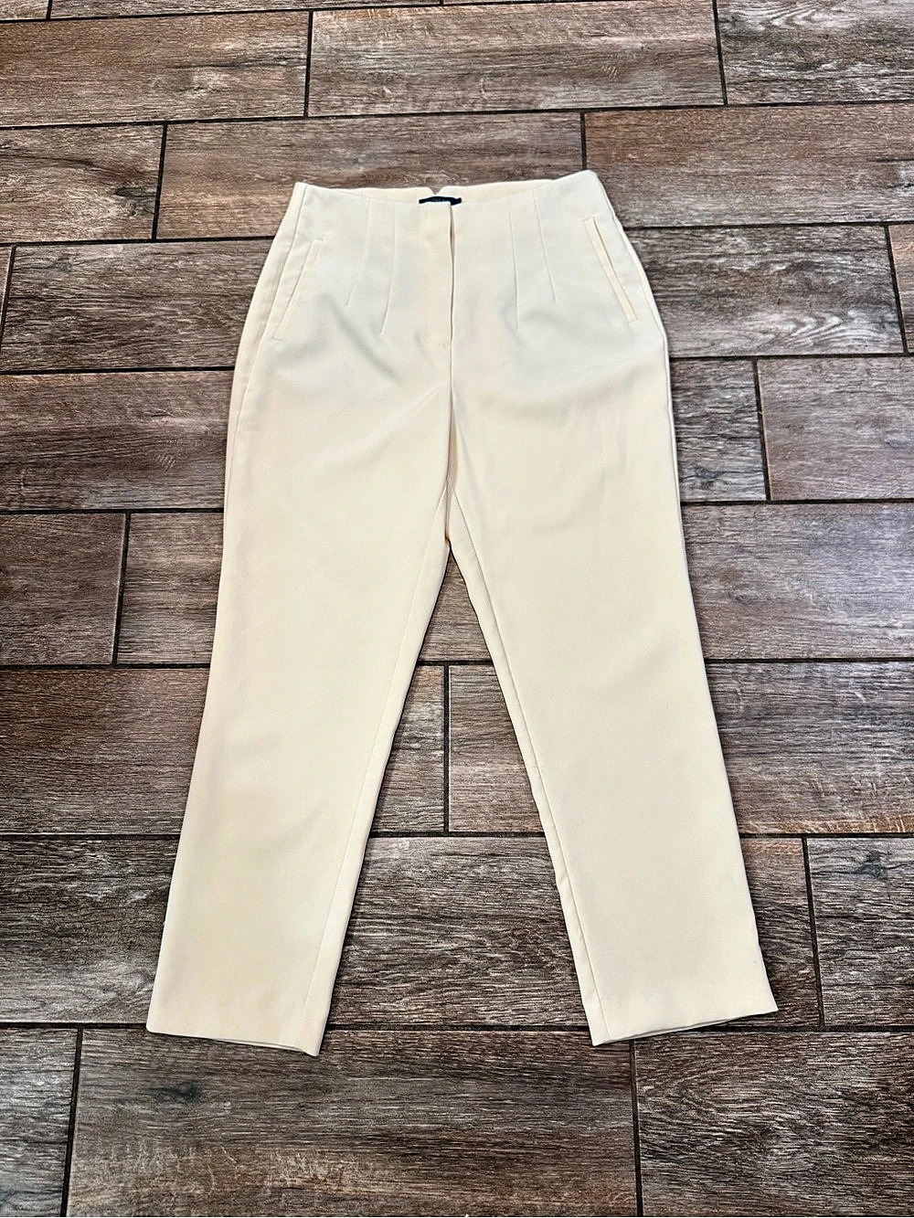 Biltmore Straight Leg Pants in Cream Size 8 Excellent Condition
